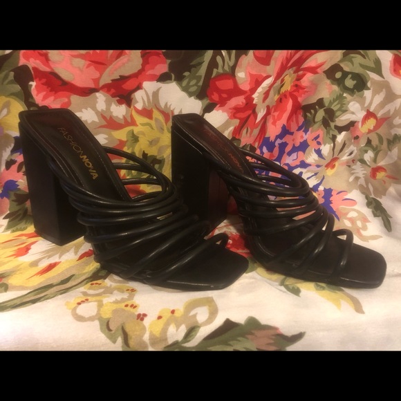 Chunky Heel Straps Sandals - Picture 1 of 4